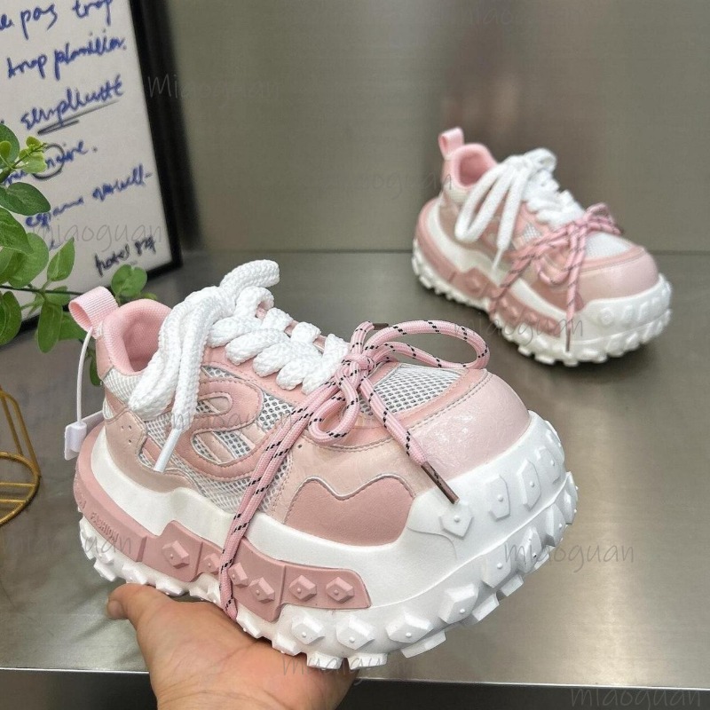 Guipure Lace Panel - รองเท้าผ้าใบผู้หญิงทรง Chunky Platform สไตล์ Dad Sneakers